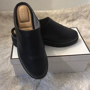 Kelly & Katie Black Slip-On Mules with Tan Insole. Size: 9.5 womens
